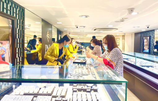 Giá vàng xuống mức thấp nhất trong hơn một tháng