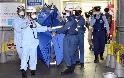 Vụ tấn công bằng dao trên tàu hỏa khiến ít nhất 10 người bị thương ở Tokyo