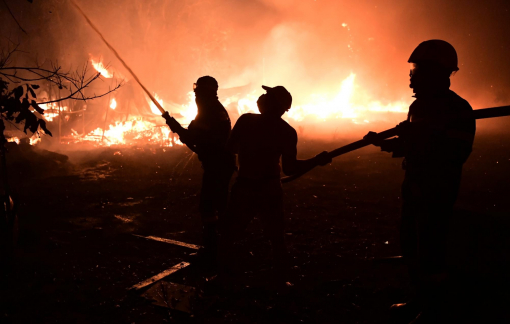 Thủ đô Athens, Hy Lạp chìm trong biển lửa được ví như "ngày tận thế"