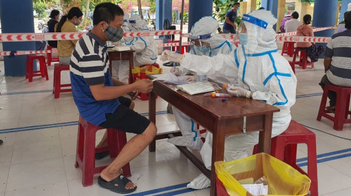 Giáng chức Phó chánh Văn phòng Đoàn ĐBQH Đà Nẵng tát nhân viên y tế