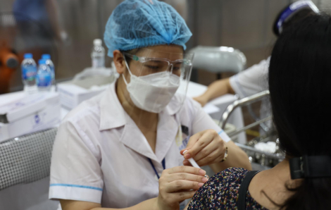 Thêm gần 500.000 liều vắc xin COVID-19 về Việt Nam