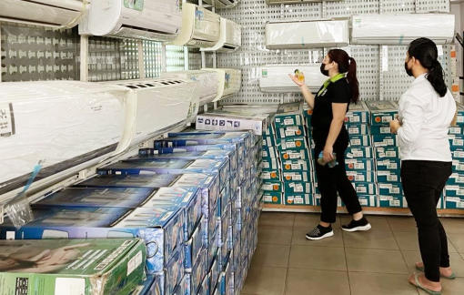 Đóng cửa quá lâu, hàng điện máy giảm giá để ''xả'' hàng