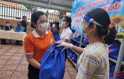 700 phần quà gởi đến công nhân lao động khó khăn trên địa bàn Q.7