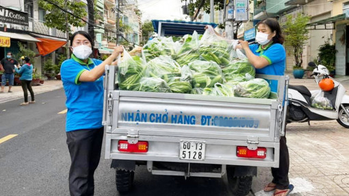 Tiếp tục chăm lo người dân khu cách ly và tuyến đầu chống dịch