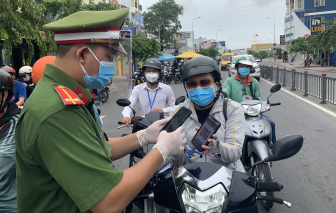 Giao thông bớt ùn ứ tại các chốt nội thành sau khi dừng khai báo "di biến động dân cư"