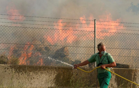 Hỏa hoạn bùng phát dữ dội ở Tây Ban Nha, Maroc và Israel