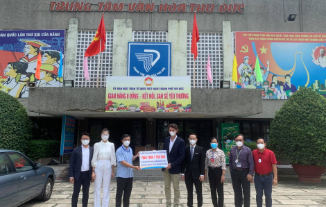 Cộng đồng người Việt ở nước ngoài và bà con kiều bào tặng 12 tấn gạo cho TPHCM