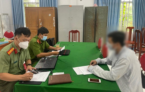 Người đàn ông ở Đồng Tháp "bay" 5 triệu đồng vì lên mạng nói bậy