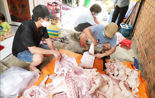 Người khó dìu nhau qua tháng ngày gian khó