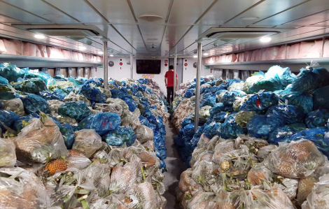 Thêm 27 tấn lương thực và 10.000 khẩu trang hỗ trợ TPHCM chống dịch