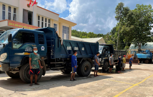 Lợi dụng cách ly xã hội, huy động 15 xe chuyên dụng đi khai thác khoáng sản trái phép