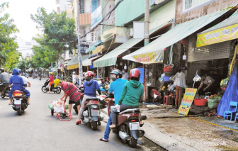 Dịch bùng phát nhưng chợ tự phát Tân Sơn vẫn bán mua!