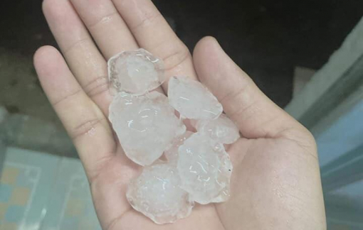 Mưa đá kèm dông sét ở Sài Gòn