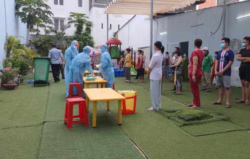 TPHCM điều chỉnh việc xét nghiệm COVID-19 tại vùng cam, vùng đỏ