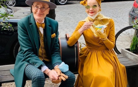 Thời trang đáng ngưỡng mộ của cặp vợ chồng trên 70 tuổi
