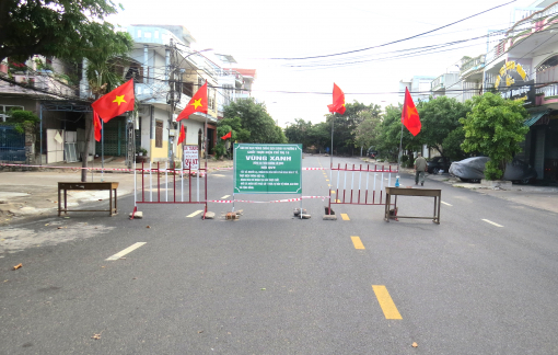 Phú Yên lần đầu tiên đưa xe chuyên dụng tiêm vắc xin COVID-19 lưu động