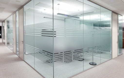 Kinh nghiệm lựa chọn kính cường lực tại Showroom Decor