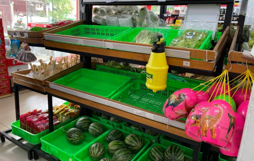 TPHCM: Sau 3 ngày siết giãn cách xã hội, siêu thị, cửa hàng quá tải đơn hàng