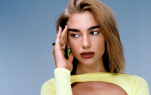 Phối đồ đậm chất Y2K cùng Dua Lipa