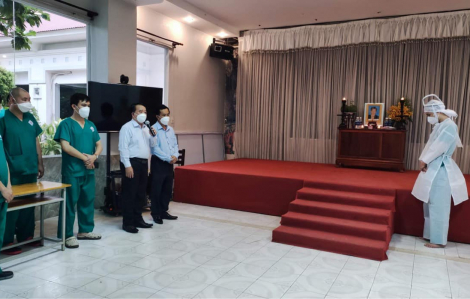 Cha đột ngột qua đời, điều dưỡng BV Trung ương Thái Nguyên nén đau thương ở lại 'tâm dịch'