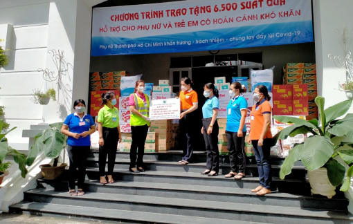 Tặng 6.500 phần quà đến phụ nữ, trẻ em và sữa cho trẻ sơ sinh tại các bệnh viện