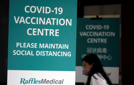 Singapore là nước đầu tiên trên thế giới tiêm vắc xin COVID-19 đủ 2 liều cho 80% dân số