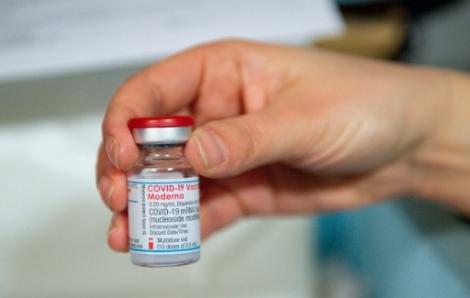 Moderna cho biết vắc xin COVID-19 gửi đến Nhật Bản chứa các hạt thép không gỉ
