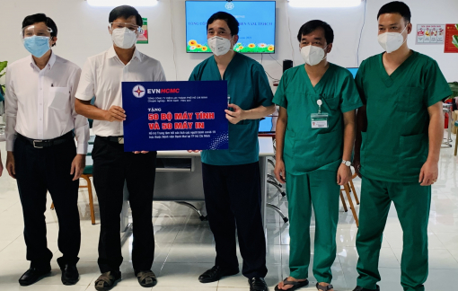 EVNHCMC và EVNSPC trao tặng 100 bộ máy tính và 100 máy in cho Trung tâm Hồi sức tích cực người bệnh COVID-19 Bệnh viện Bạch Mai tại TPHCM