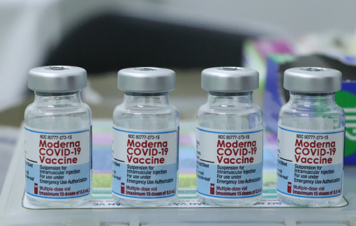 Mũi 1 tiêm vắc xin Moderna, mũi 2 tiêm trộn Pfizer được không?
