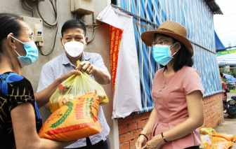 Những người ở “tuyến sau” của mặt trận chống dịch: Ngủ hiên đình, bị hiểu nhầm... chỉ là chuyện nhỏ