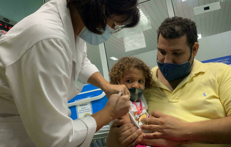 Cuba tiêm vắc xin tự sản xuất cho trẻ em từ 2 tuổi