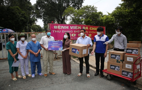 Quỹ từ thiện Kim Oanh tặng thuốc trị COVID-19 hỗ trợ các nhà báo phía Nam