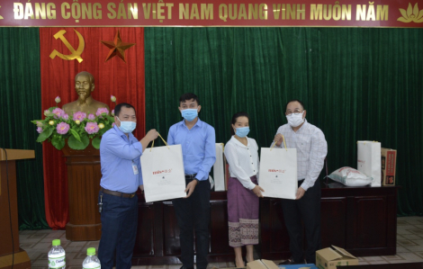 Hơn 200 triệu đồng hỗ trợ sinh viên quốc tế tại Việt Nam bị ảnh hưởng COVID-19