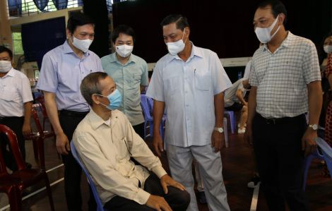 Hải Phòng bắt đầu tiêm vắc xin Sinopharm mượn từ TPHCM cho người dân