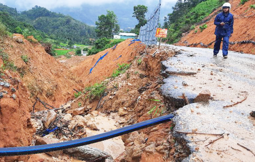 Mùa mưa bão đến gần, miền Trung lại phập phồng lo sạt lở