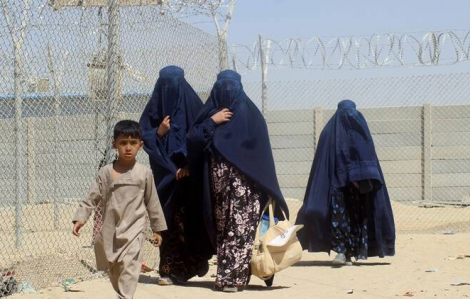 Người Afghanistan chạy trốn vì lo sợ con gái bị ép cưới chiến binh Taliban