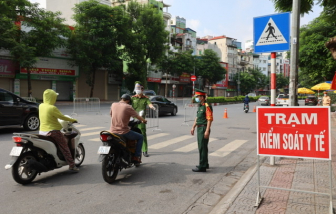 Hà Nội không để người lao động mắc kẹt đi bộ về quê