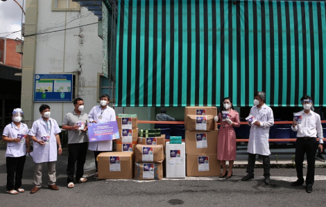 Quỹ từ thiện Kim Oanh tiếp tục hành trình cùng ngành y tế phòng, chống COVID-19