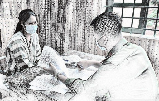 Khởi tố người phụ nữ đâm cán bộ đô thị để lấy lại 1 cây dù