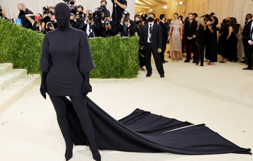 Chiếc váy... kinh dị hết cỡ của Kim Kardashian tại Met Gala