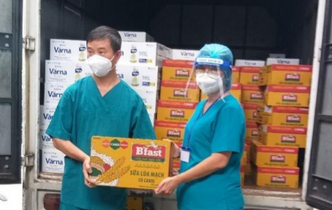 Trao tặng 150.000 hộp sữa cho các bệnh nhân COVID-19 tại TPHCM