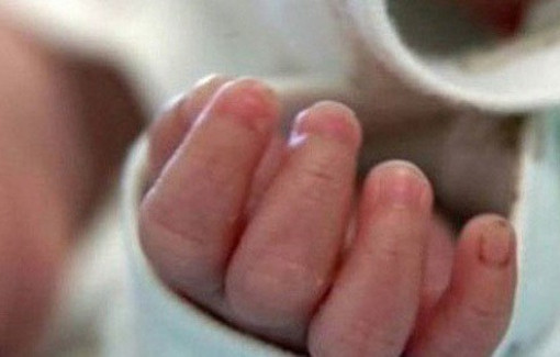 Bé gái 6 tuổi ở Hà Nội trước khi tử vong đã bị bố đánh