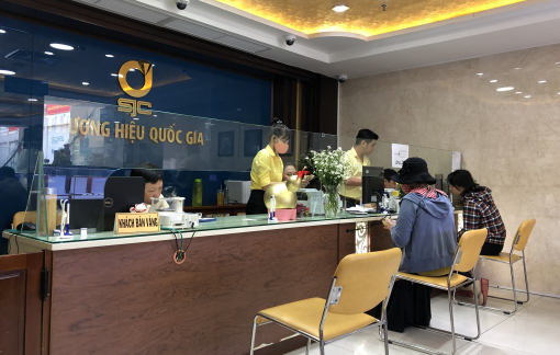 Giá vàng bất ngờ giảm gần 1 triệu đồng/lượng