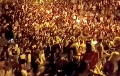 Khoảng 25.000 sinh viên Tây Ban Nha "quẫy" tại tiệc rượu bất hợp pháp