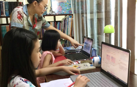 Học online: Ở nhà mẹ cũng là cô giáo