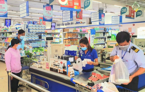 Người mua, bán hàng tại siêu thị, cửa hàng, chợ... phải có thẻ xanh
