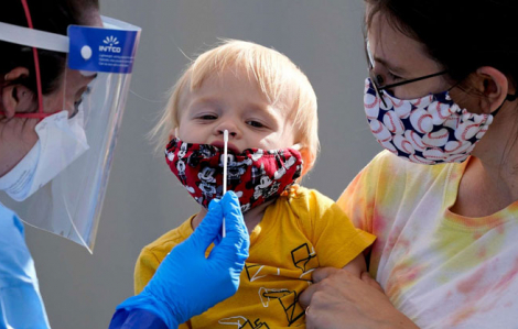 Mỹ: Hơn 1,1 triệu trẻ em mắc COVID-19 trong 5 tuần, số người chết vượt qua đại dịch cúm năm 1918