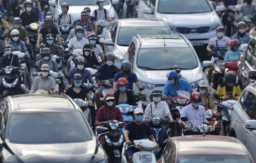 Hà Nội tắc đường trong ngày đầu tiên áp dụng Chỉ thị 15