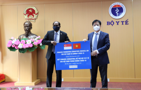 Việt Nam nhận hỗ trợ trang thiết bị y tế chống dịch trị giá hơn 92 tỷ đồng từ Singapore