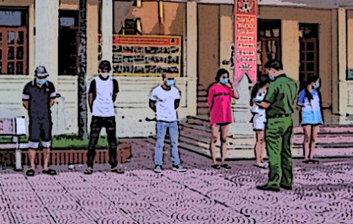 Hải Dương: Trẻ em 13 tuổi "bay lắc" trong quán karaoke